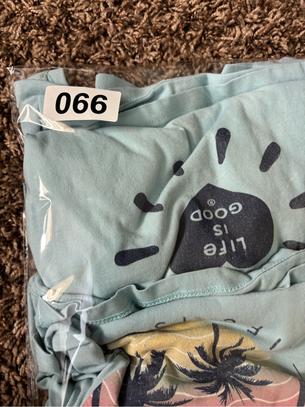 2 Pack Women’s Life Is Good Tshirt Sz L Beachy Summer Pattern - Picture 16 of 16